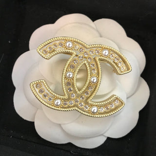 Pearl Crystal Hollow Embellishment Brooch