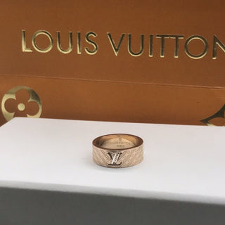 Fashionable hollow carved ring