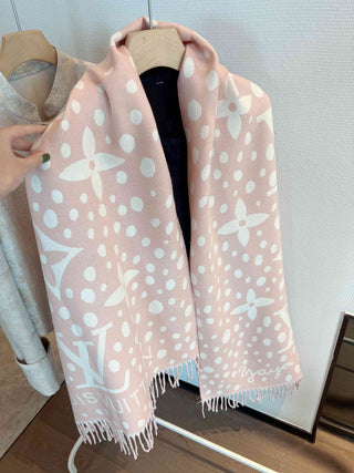 Fashionable four-leaf clover and baby's breath pattern scarf