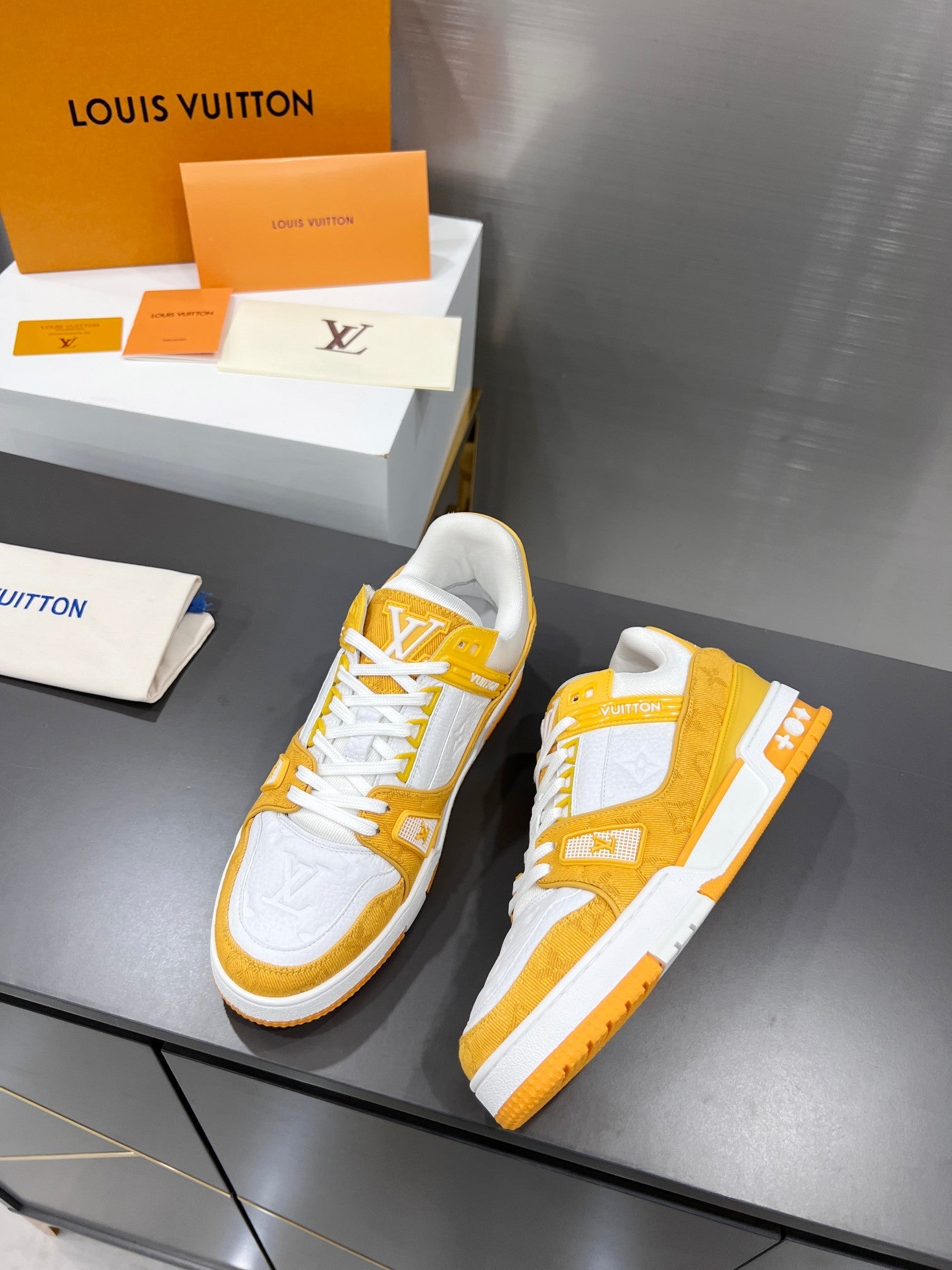 L TRAINER LEATHER LOW TRAINERS YELLOW