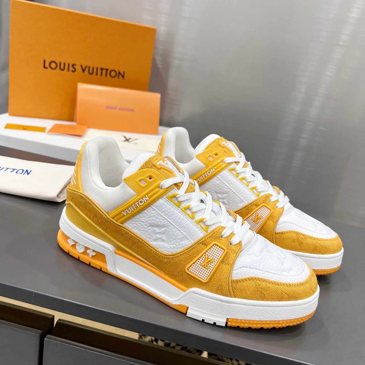 L TRAINER LEATHER LOW TRAINERS YELLOW
