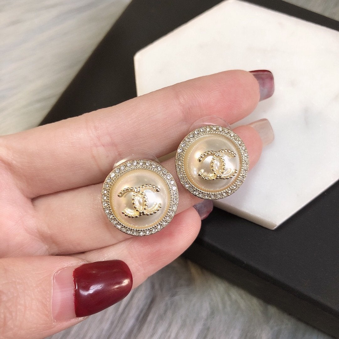 Exquisite round rhinestone earrings