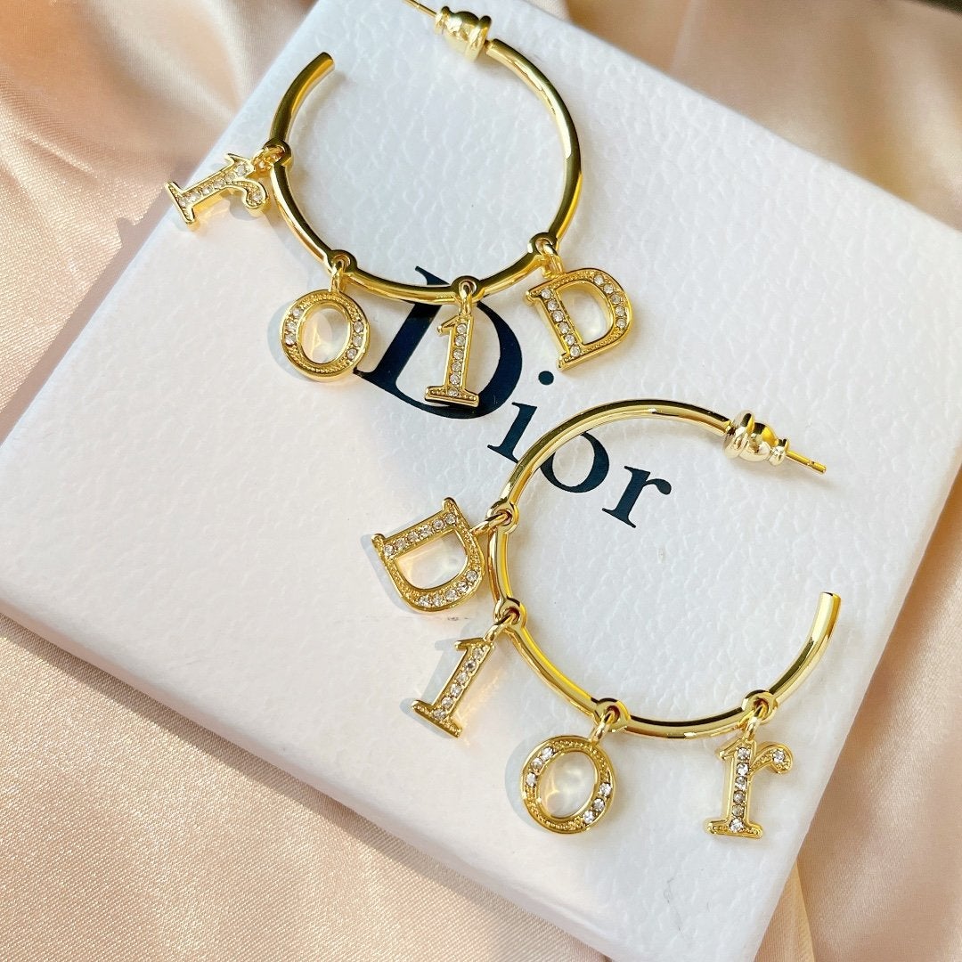 Vintage hook-shaped letter pendant earrings