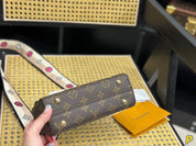 Fashion four-leaf clover letter printing messenger bag