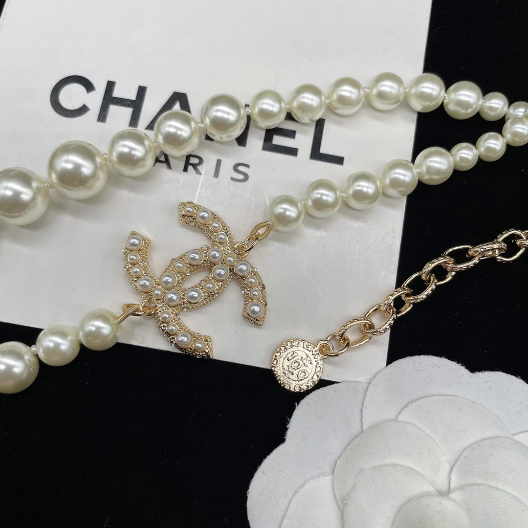 Fashion CC pearl necklace