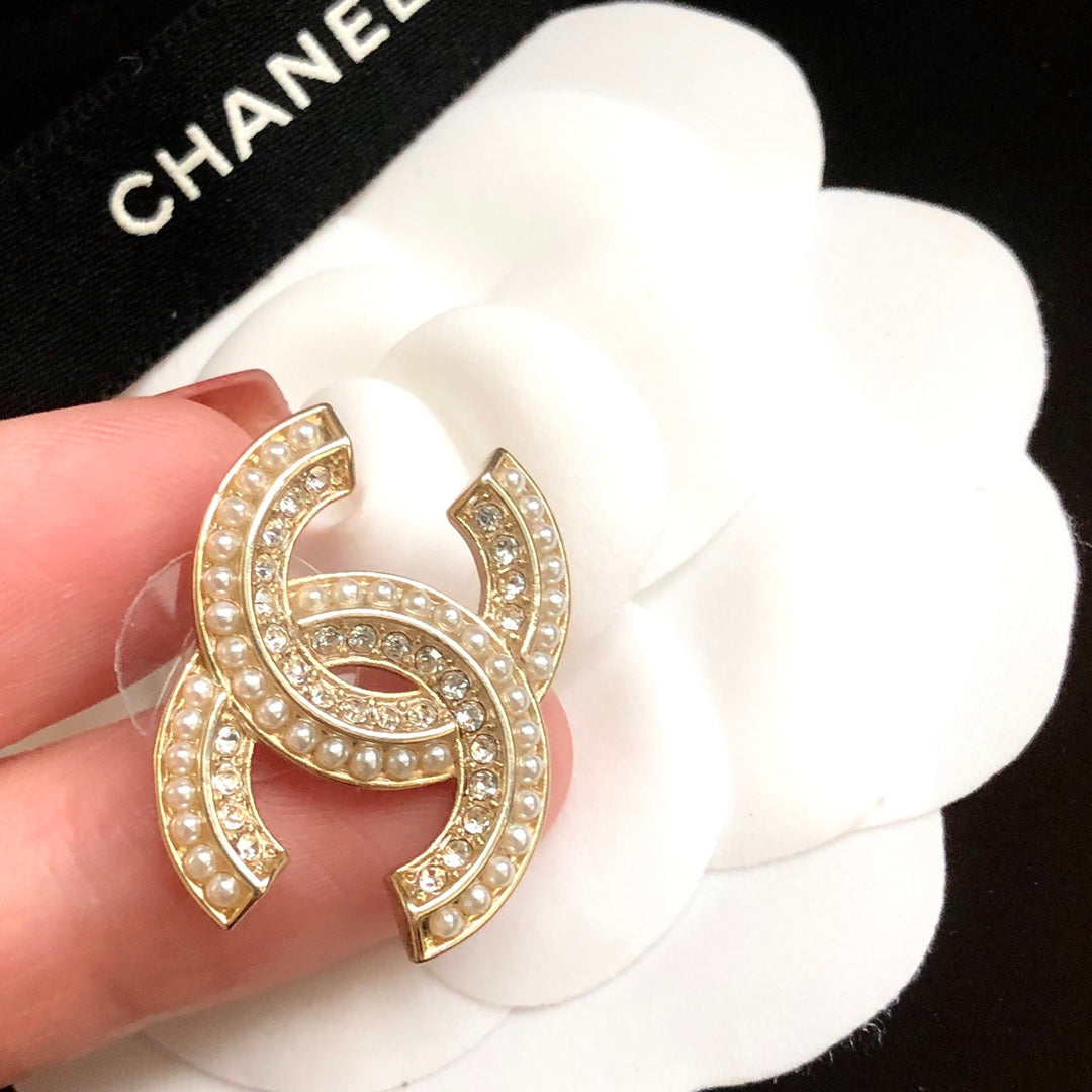 Fashion CC pearl earrings