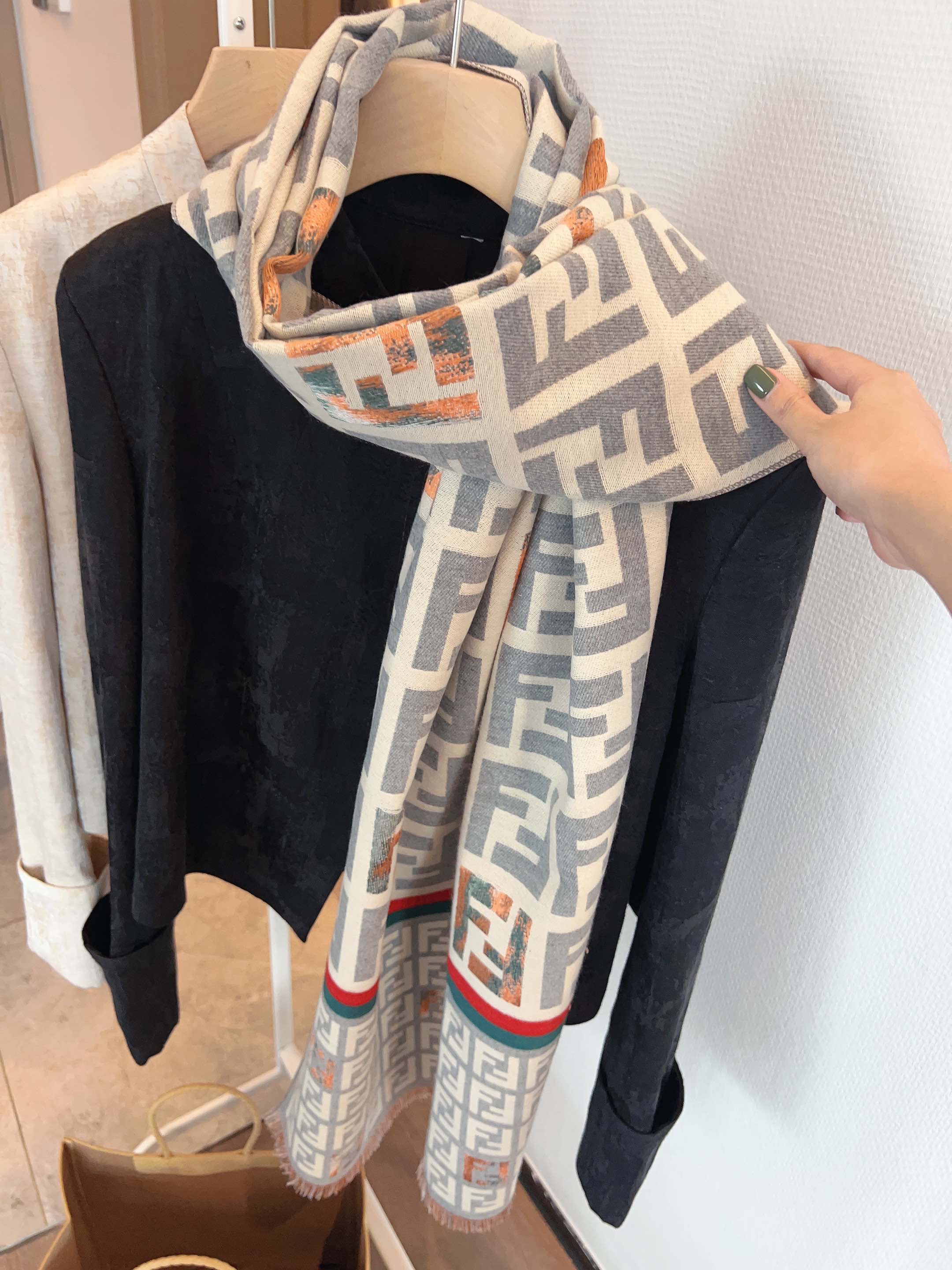 Fashionable FF strip pattern scarf