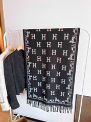 Fashionable H letter chain pattern scarf